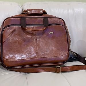 LACOSTE Men Work Bag Brown Leather Briefcase Large, NEW without tags Gong Pine